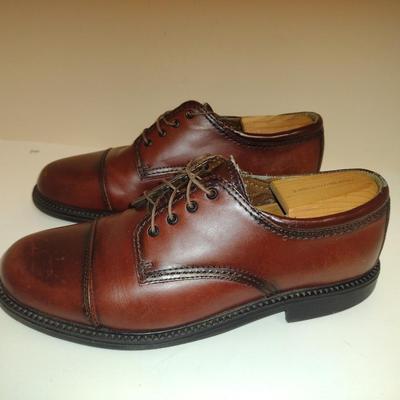 Bass Leather Men's Shoes- Size 9 1/2 Wide (#6)