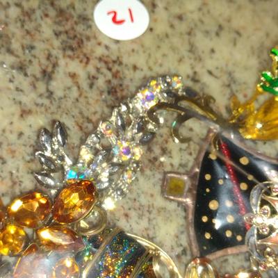 Assortment of Brooches/Pendants (#21)
