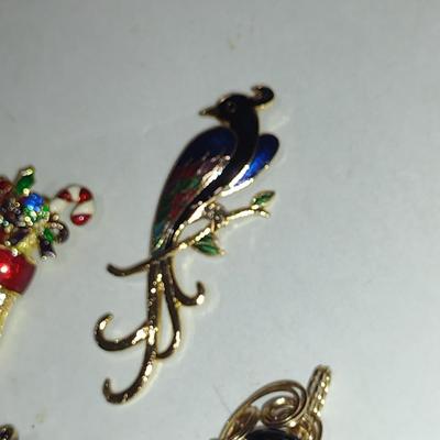 Assortment of Brooches/Pendants (#21)