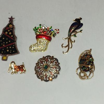 Assortment of Brooches/Pendants (#21)