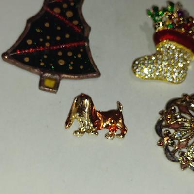 Assortment of Brooches/Pendants (#21)