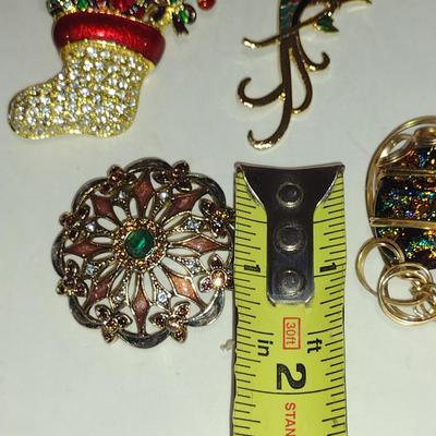 Assortment of Brooches/Pendants (#21)