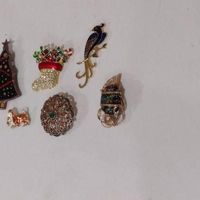 Assortment of Brooches/Pendants (#21)