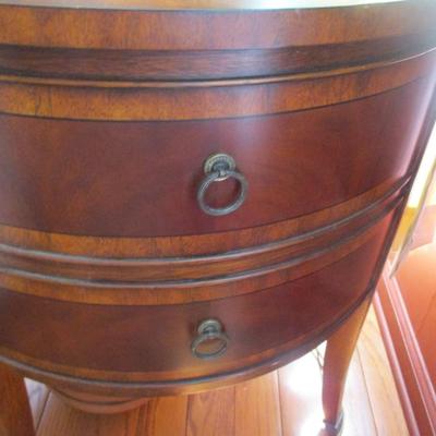 Antique Ethan Allen Round Inlaid Crotch Mahogany 2 Drawer Side Table (LR)