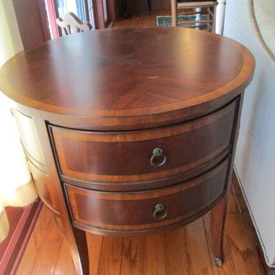 Antique Ethan Allen Round Inlaid Crotch Mahogany 2 Drawer Side Table (LR)