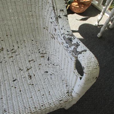 Vintage White Wicker Love Seat Settee (SR)