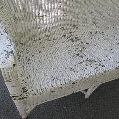 Vintage White Wicker Love Seat Settee (SR)