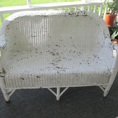 Vintage White Wicker Love Seat Settee (SR)