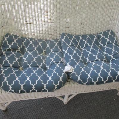 Vintage White Wicker Love Seat Settee (SR)