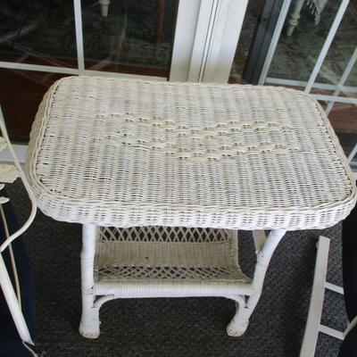 Antique White Wicker Side Table With Magazine Shelf (SR)