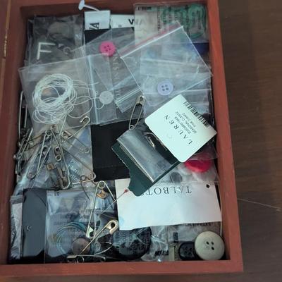 Vintage Silhouette Sewing Box (DR)