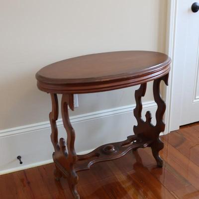 Victorian Walnut Oval Top Table