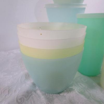 Variety of Tupperware containters