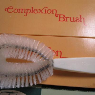 New, Fuller Brush Co. 3 Shampoo brushes & 3 Complexion brushes