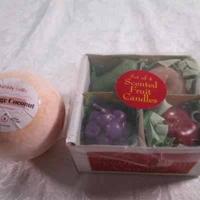 Set of 4 scented candles, bath bomb