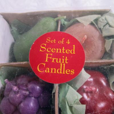 Set of 4 scented candles, bath bomb