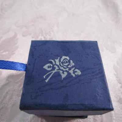 New in box - Golfer etched paperweight
