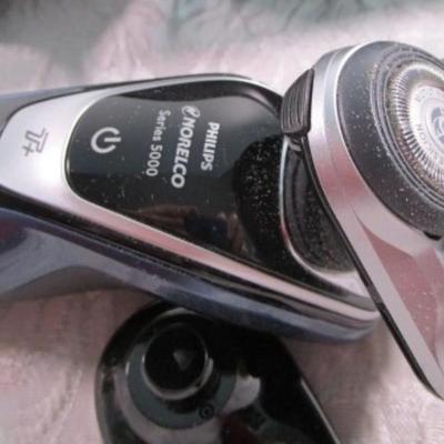Phillips Norelco Series 5000 razor