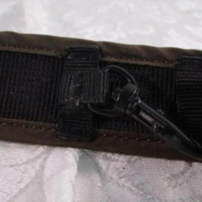 Pac Safe Zipper messenger bag/purse, bown