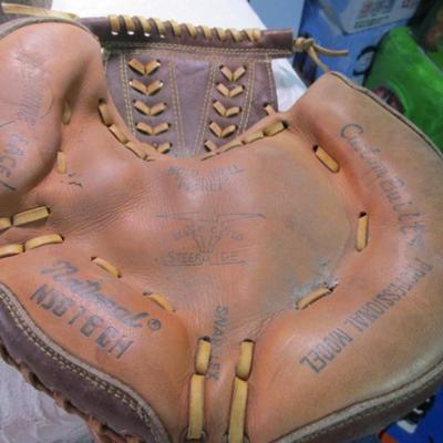 Vintage National catcher's mitt