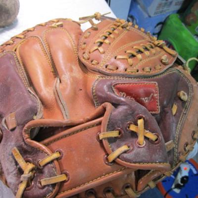 Vintage National catcher's mitt