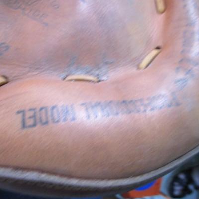Vintage National catcher's mitt