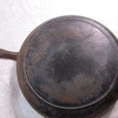 Vintage 10" cast iron frying pan
