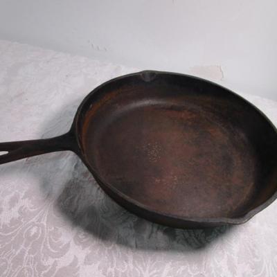 Vintage 10" cast iron frying pan