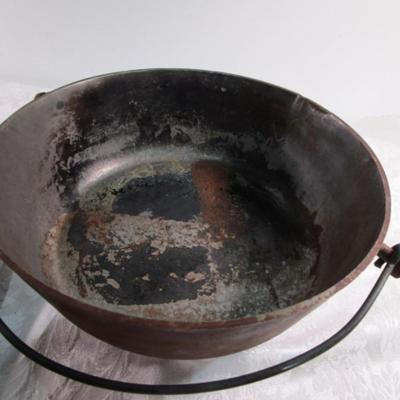 Vintage 10" cast iron Dutch oven