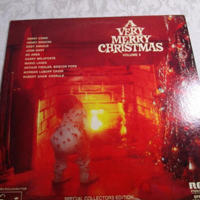 4 Christmas Vinyl LPs
