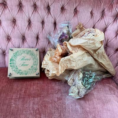 L849 Lot of Dry Flower Press With Dried Roses