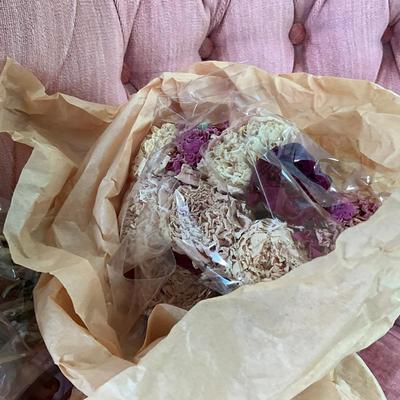 L849 Lot of Dry Flower Press With Dried Roses