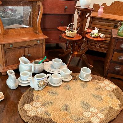 L857 Large Lot of Antique Doll Furniture With Accessories