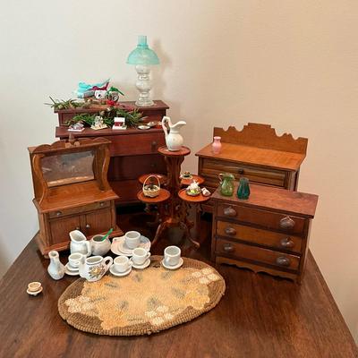 L857 Large Lot of Antique Doll Furniture With Accessories