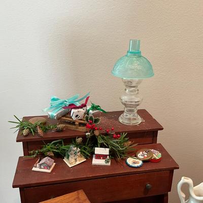 L857 Large Lot of Antique Doll Furniture With Accessories