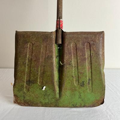 D863 Vintage Metal Litho Children’s Toy Snow Shovel