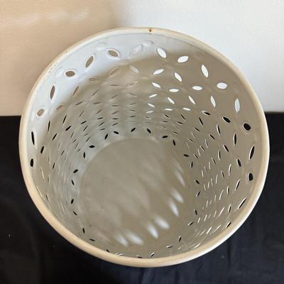 Metal Umbrella Stand and Metal Bird Art (B1-BM)