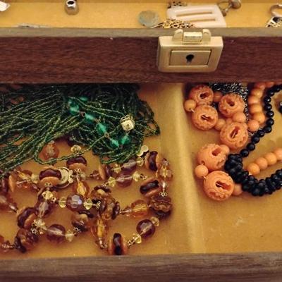 Brown Jewelry w/ Jewelry