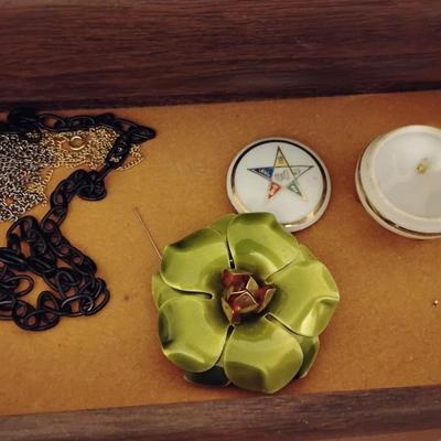 Brown Jewelry w/ Jewelry
