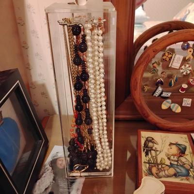 Necklaces w/display box