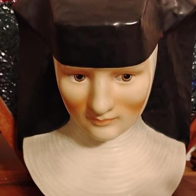 Hummel Nun