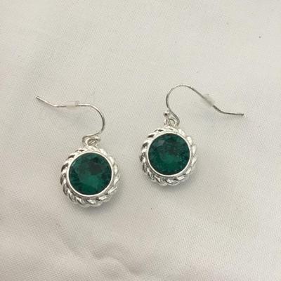 Beautiful emerald green fashion earrings