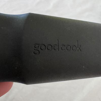 Oxo, Farberware, Arcoroc and More Kitchen Items (K-DZ)