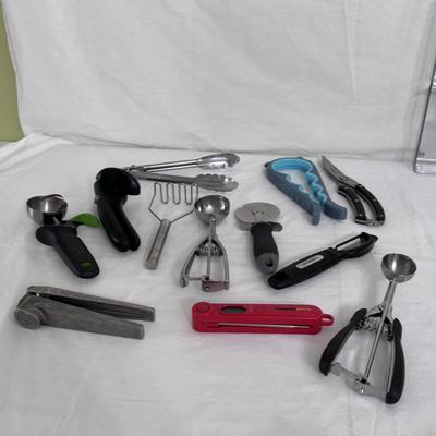 Oxo, Farberware, Arcoroc and More Kitchen Items (K-DZ)