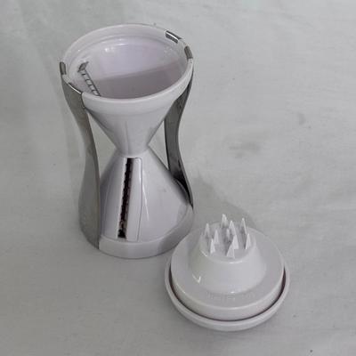 Oxo, Farberware, Arcoroc and More Kitchen Items (K-DZ)