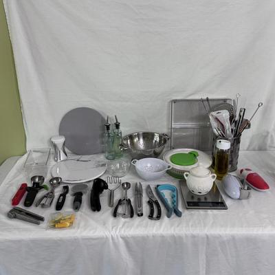 Oxo, Farberware, Arcoroc and More Kitchen Items (K-DZ)