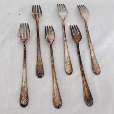 41-Piece WM Rogers ‘Jubilee’ Silver Plated Flatware (DR-DZ)