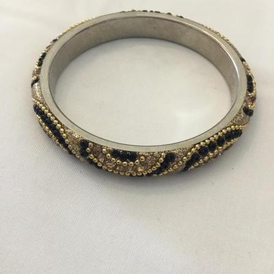 Beautiful Silver-tone rhinestone bangle bracelet