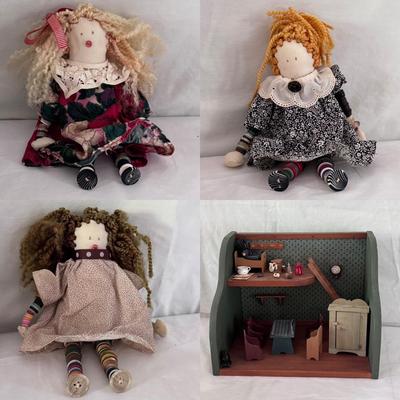 Vintage Wooden Doll House, Button Leg Dolls, and More (DR-DZ)