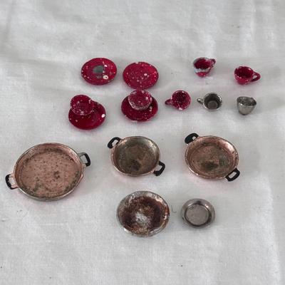 Vintage Wooden Doll House, Button Leg Dolls, and More (DR-DZ)